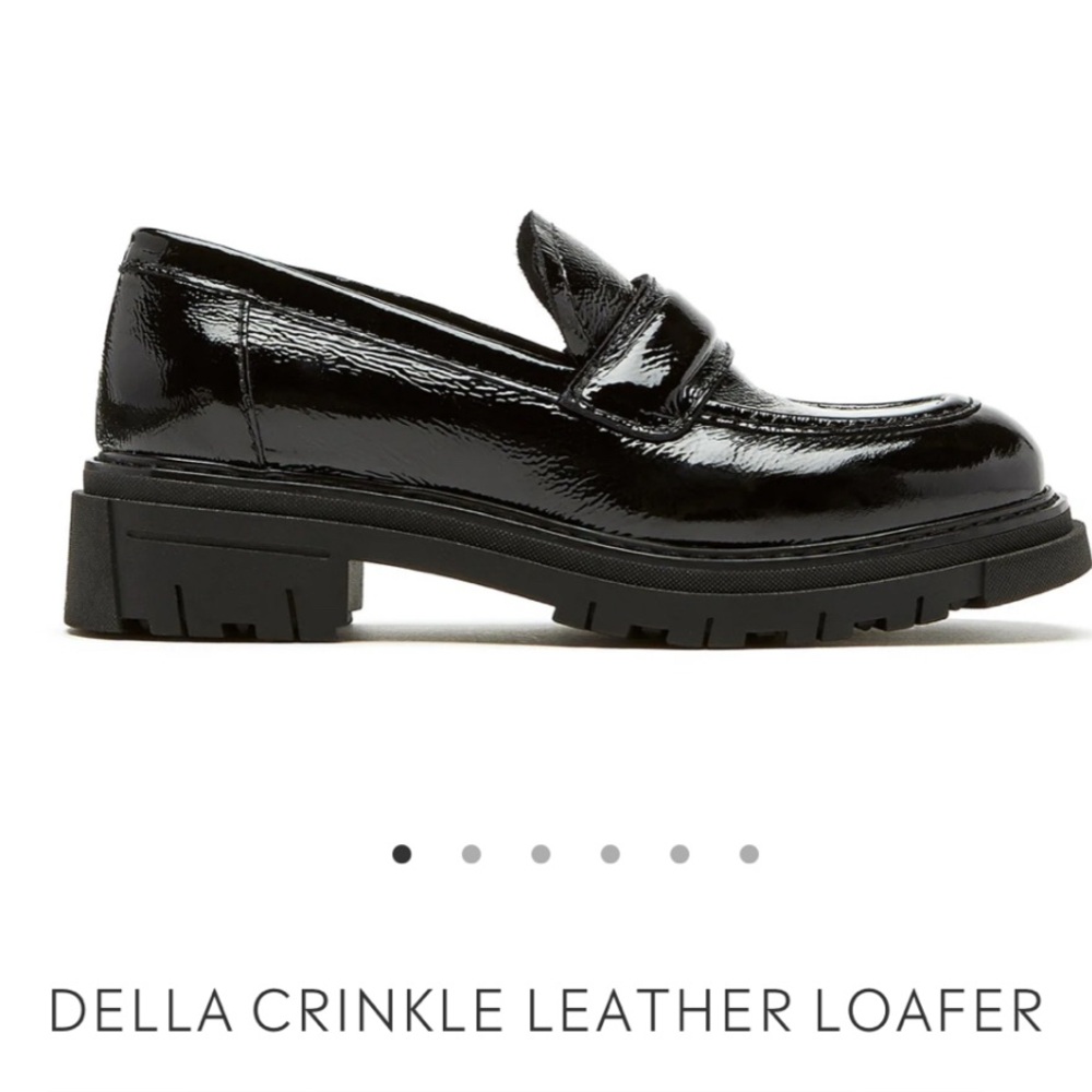 La CANADIENNE Della Crinkle Patent Leather Loafer Black Chunky Lug Sole Size 7.5